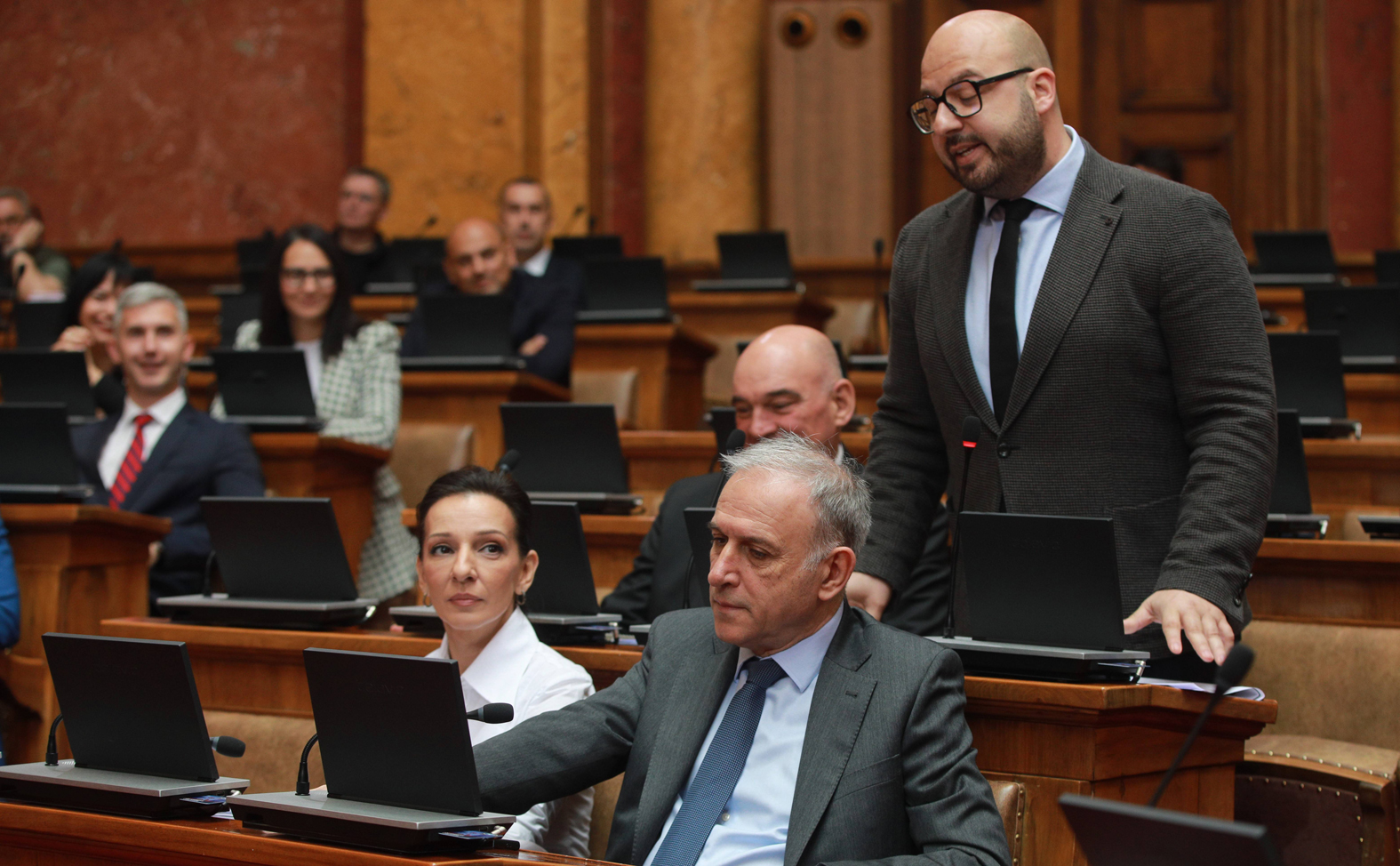 Opozicija traži ostavke direktora policije i Dačića nakon hapšenja Veselina Milića – Društvo