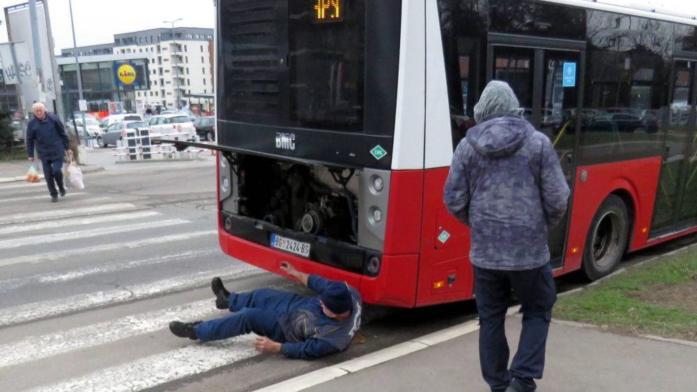 Sindikat: Autobusi su na ulicama Beograda, povlače se samo tramvaji i trolejbusi zbog bezbednosti – Društvo