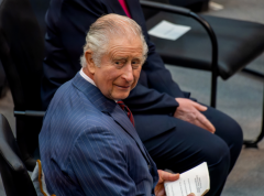 Kralj Čarls odao počast kraljici Elizabeti II povodom stogodišnjice njenog rođenja