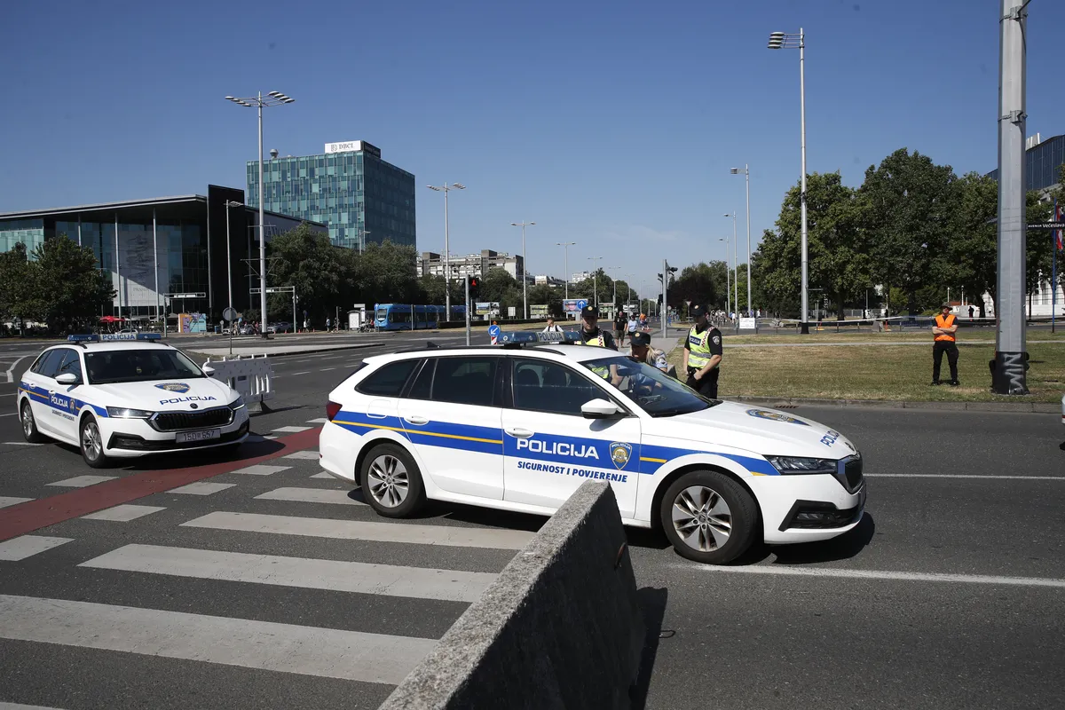 Hrvatska policija pratila sumnjivi automobil, deset minuta kasnije naišla na tešku nesreću