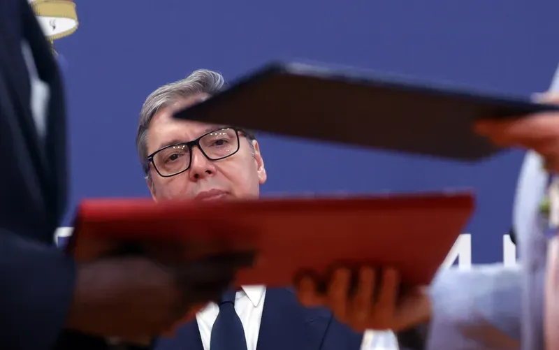 Vučić najavio da za tri-četiri meseca podnosi ostavku, već pakuje knjige u Predsedništvu