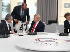 Merc Trampu poklonio fudbalski dres Nemačke