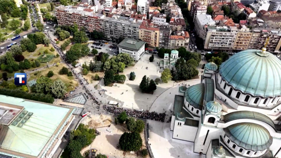 Stranci oduševljeni veličanstvenim snimcima ispred Hrama