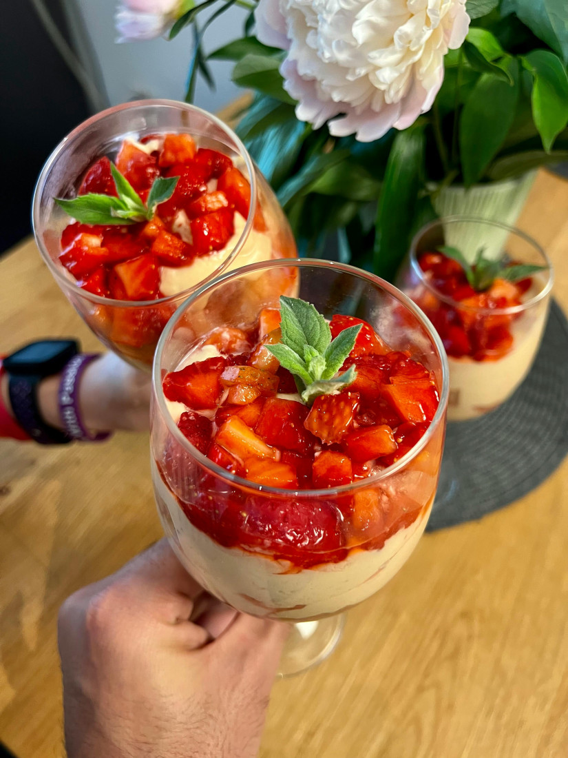 Recept dana za desert sa jagodama u čaši