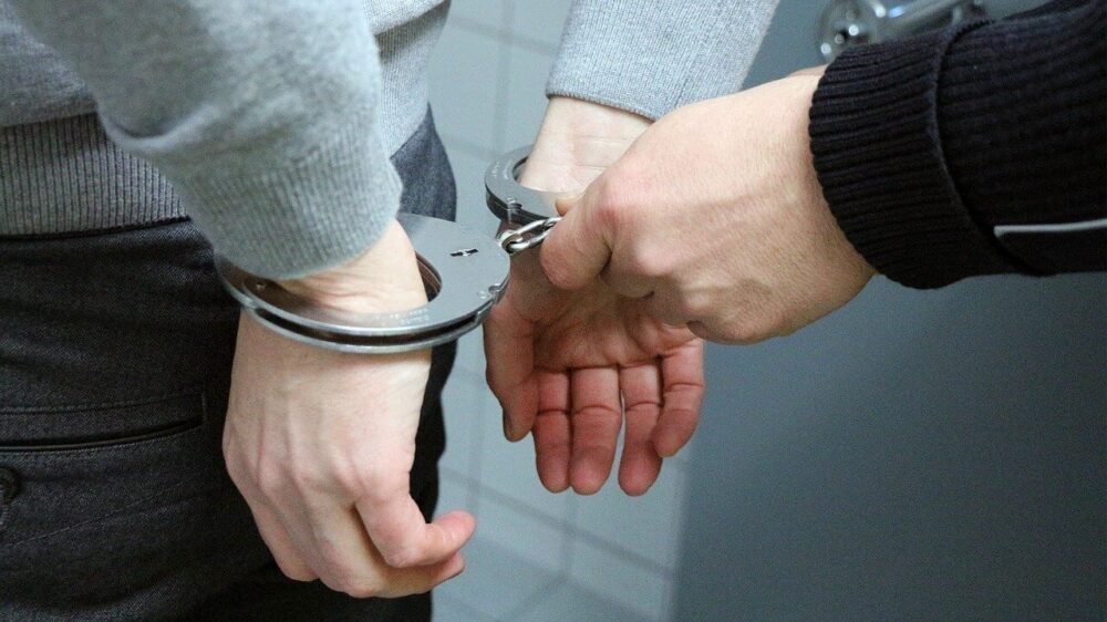 Na Hvaru uhapšena grupa od 14 ljudi zbog planiranja napada na dvojicu sezonaca iz Srbije – Region