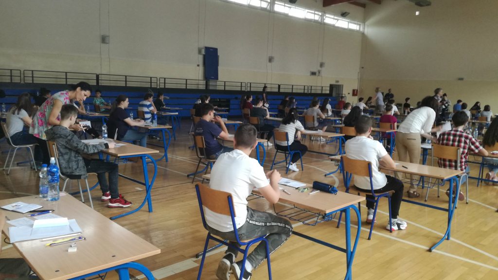 Završen test iz matematike: Osmaci kažu namučili ih procenti, nastavnik da fali ozbiljnija geometrija – Društvo