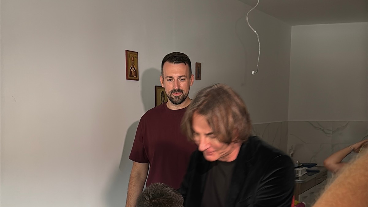 Život joj se srušio kao kula od karata, a onda je na vrata pokucao Željko Mitrović: Mireli Pavlović iz Rume i njenoj deci stiže nova budućnost!