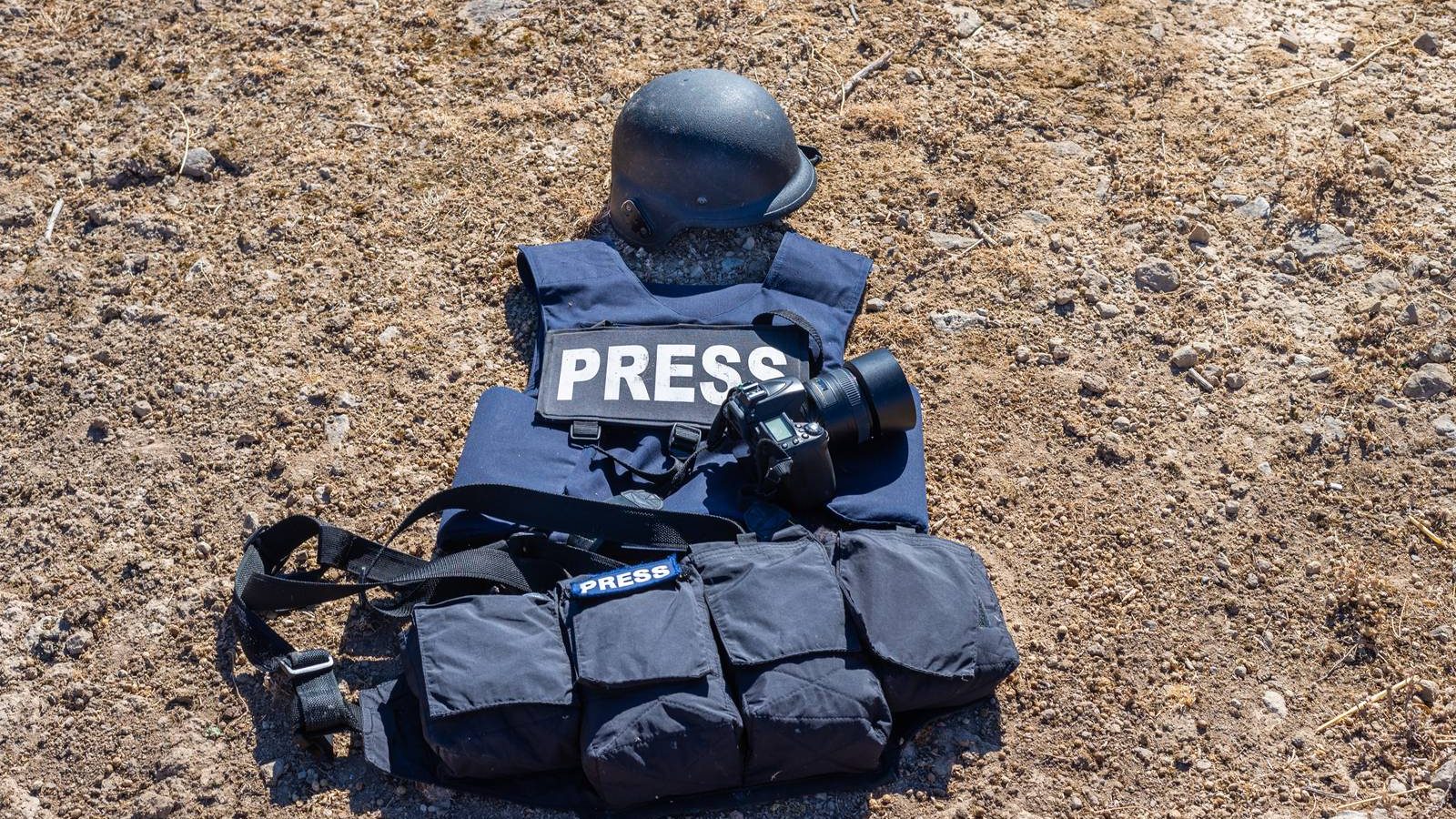 Evropska federacija novinara zatražila oduzimanje nagrade fotografu Stojanoviću za sliku egzekucije Bošnjaka – Region