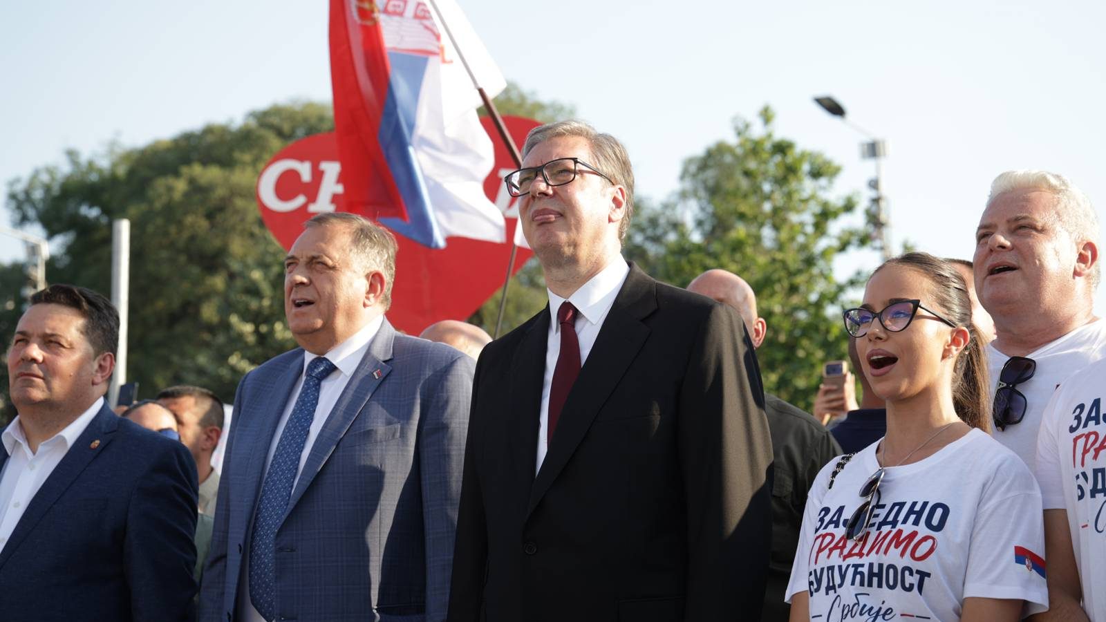 AP: Vučić najavio ostavku za nekoliko nedelja, otvorio put prevremenim izborima – Svet