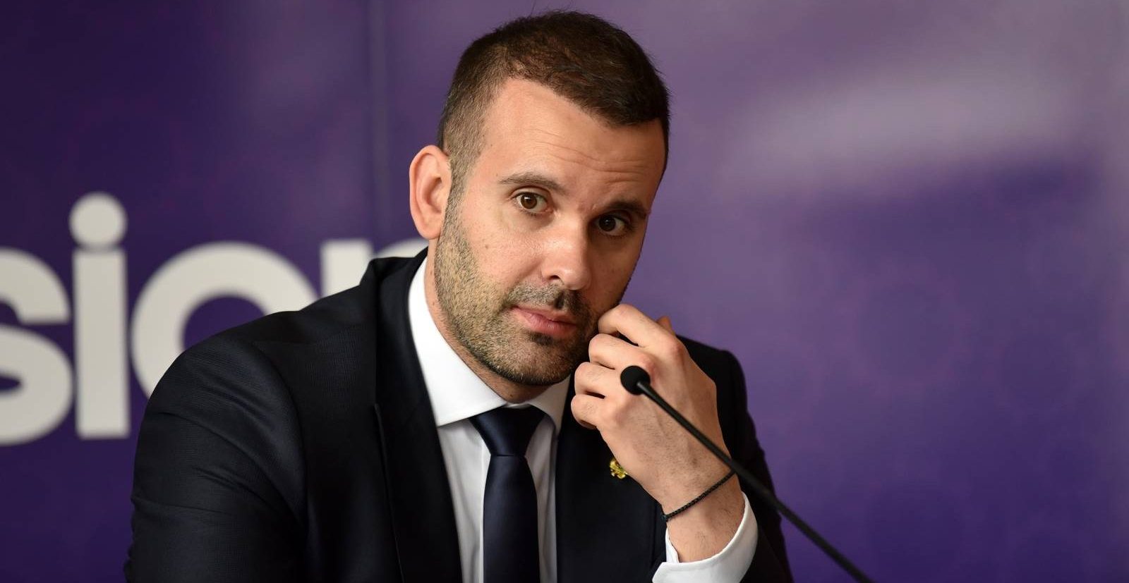 „To nije reciprocitet, Vučićević kontinuirano vređa Crnu Goru“: Premijer Spajić povodom zabrane ulaska Petru Komneniću u Srbiju – Region