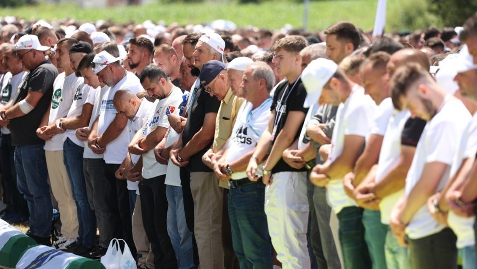 Sutra se obeležava godišnjica genocida nad Bošnjacima u Srebrenici: Posmtni ostaci deset žrtava stigli u Potočare – Region