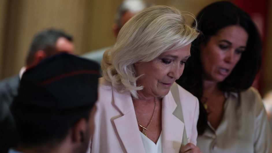 „Nisu imigranti ti koji su živeli na račun Francuske“: Gardijan o legitimitetu Marin le Pen nakon izrečene presude – Svet