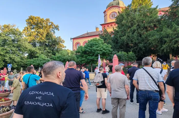 „Borba je obaveza“: Dvojica članova SNS pretila silovanjem lokalnoj aktivistkinji iz Sremskih Karlovaca