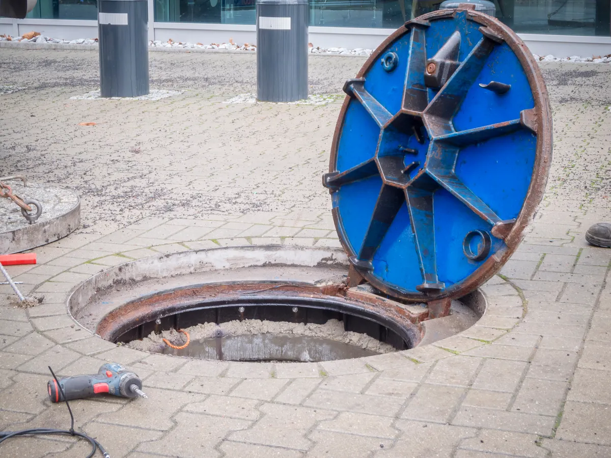 Expo postavlja „umetnički oblikovane“ poklopce za šahtove u Beogradu