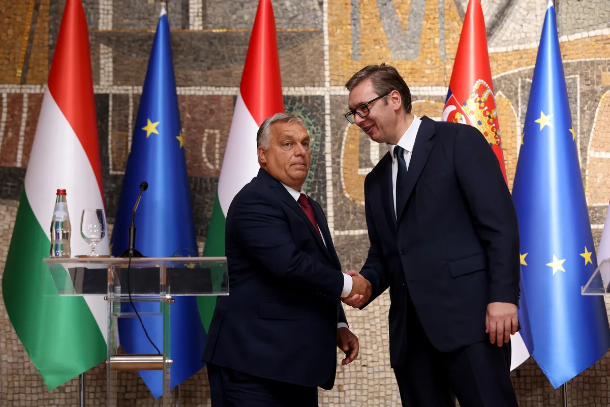 Vučić kreće u pohod na premijersko mesto svojim automobilom, baš kao Orban