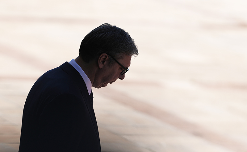 Vučićeva ostavka ili promena uloge? Zašto bi najveći politički potez u Srbiji mogao biti samo predstava