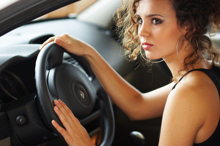 Biće vam od koristi kada vam najviše treba: Više od polovine vozača ne zna čemu služi ovaj simbol u automobilu