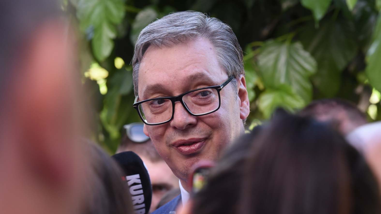 „Čin u nizu dvorskih igara u privatnom lutkarskom pozorištu Vučića“: Sagovornici Danasa o proterivanju novinara Petra Komnenića – Region