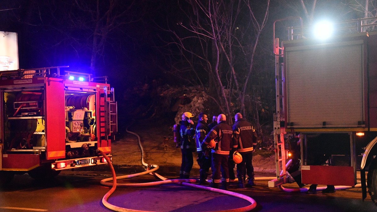 Curi gas u zgradi u Kruševcu: Stanari hitno evakuisani (Video)