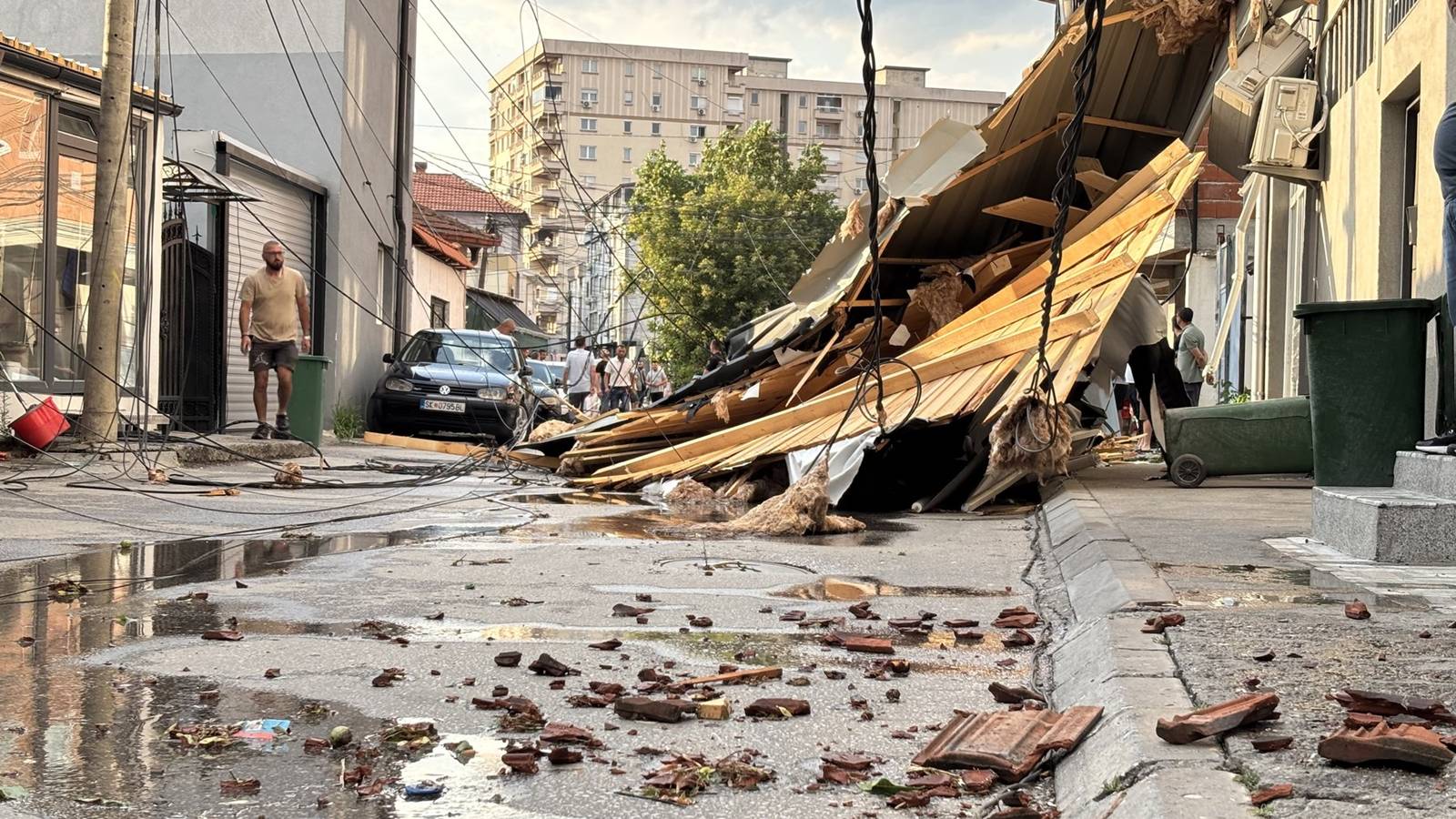 U jakom nevremenu u Skoplju povređeno 15 osoba, nastala velika šteta – Region