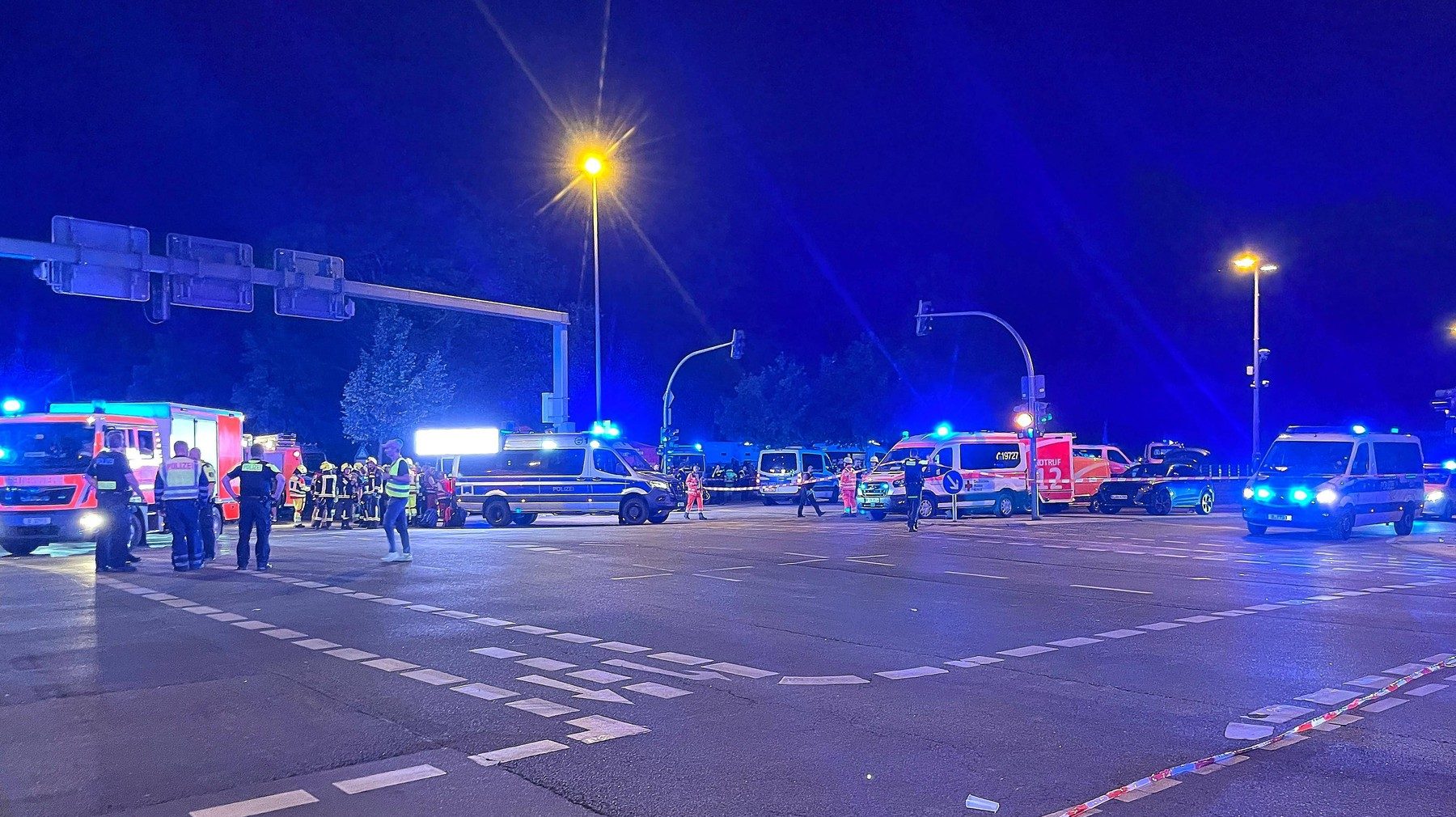 Vozilo uletelo u masu ljudi na Paradi ponosa u Berlinu, ima povređenih – Svet