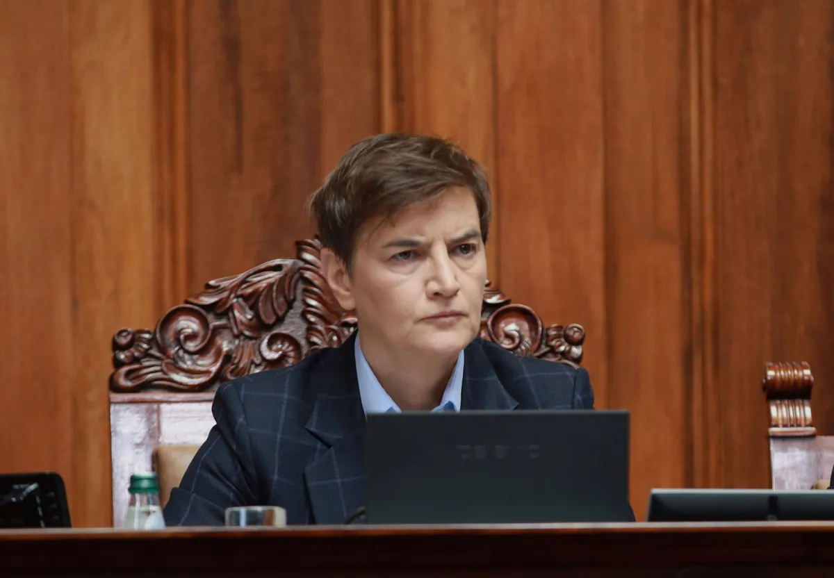 Ana Brnabić i njen bot u borbi protiv obojene revolucije: Bofl varijacija “Balkanskog špijuna” koja šalje zastrašujuću poruku