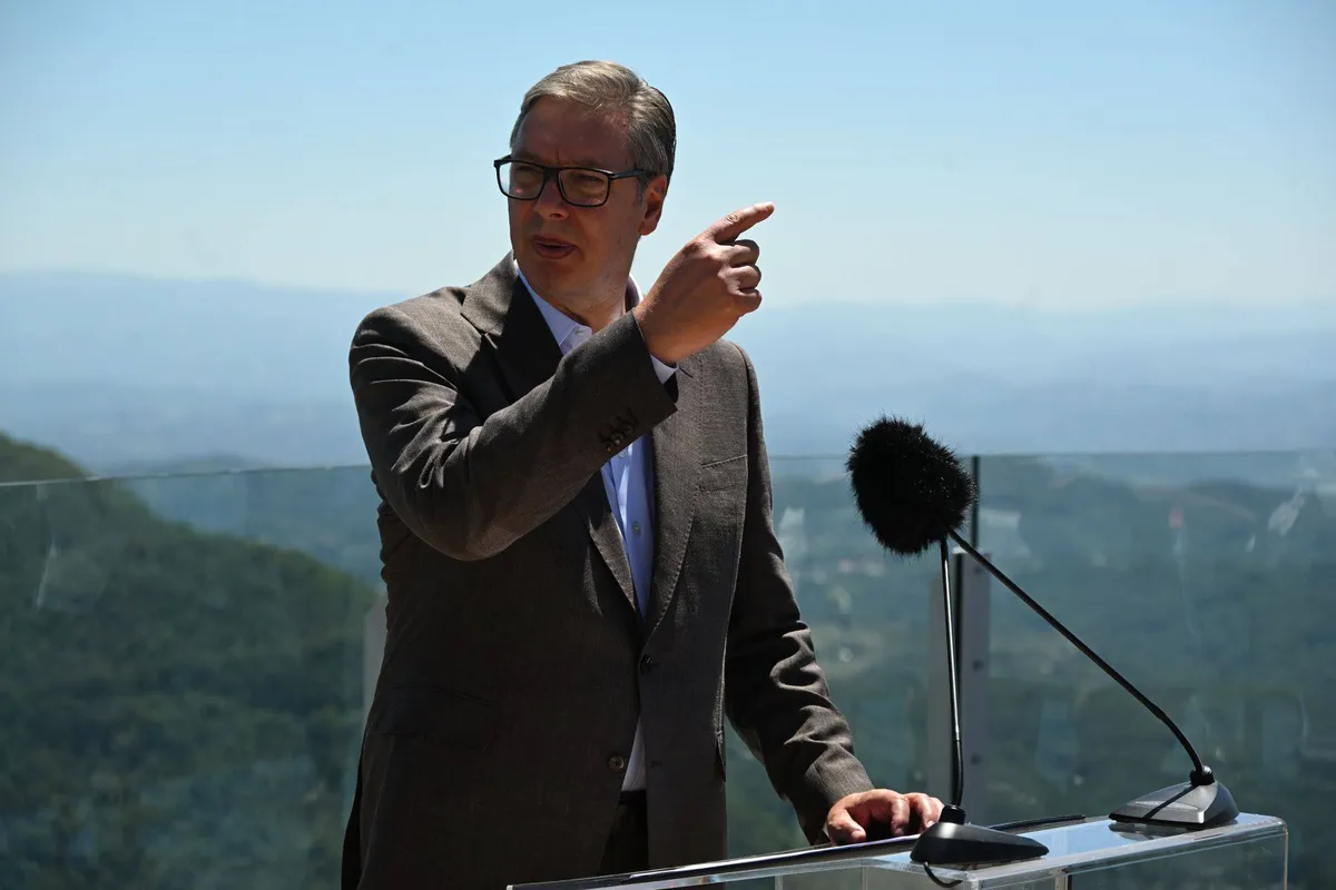 Vučić: Lekarima koji rade u seoskim sredinama veće plate