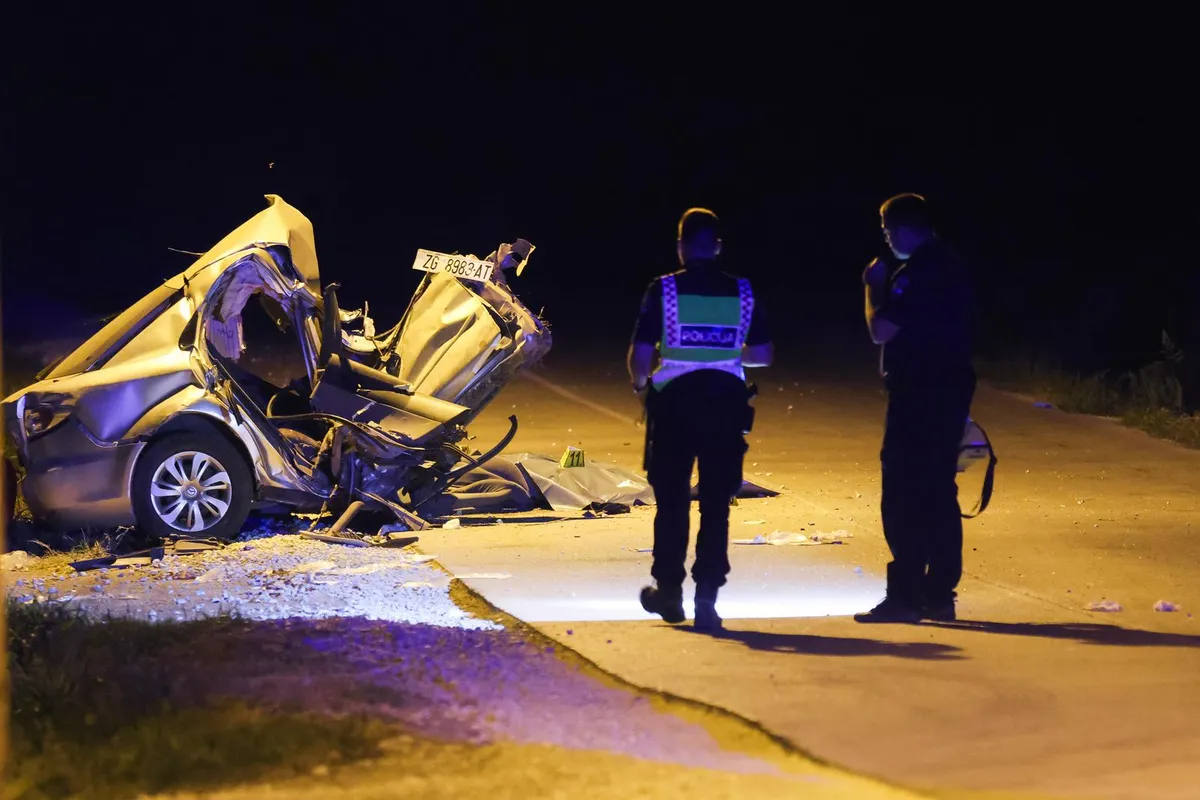 Automobil prepolovljen u stravičnoj nesreći u Zagrebu, jedna osoba poginula