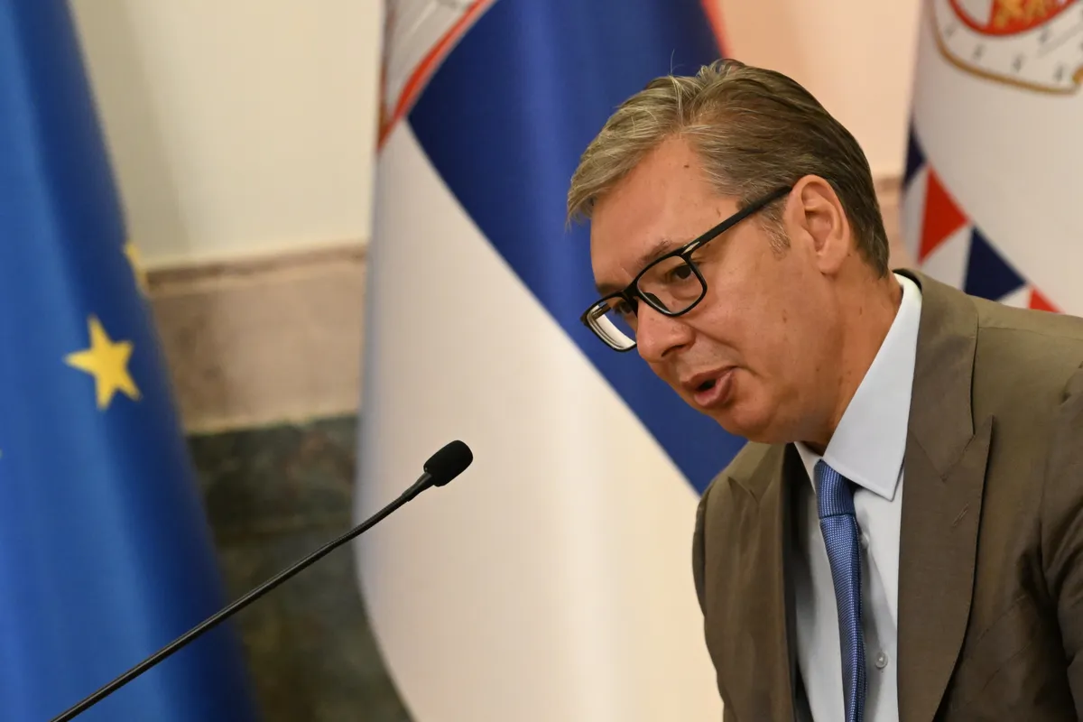Naprednjaci tukli čoveka koji leži na zemlji, Vučić kaže da nikoga nisu dirali u Užicu VIDEO
