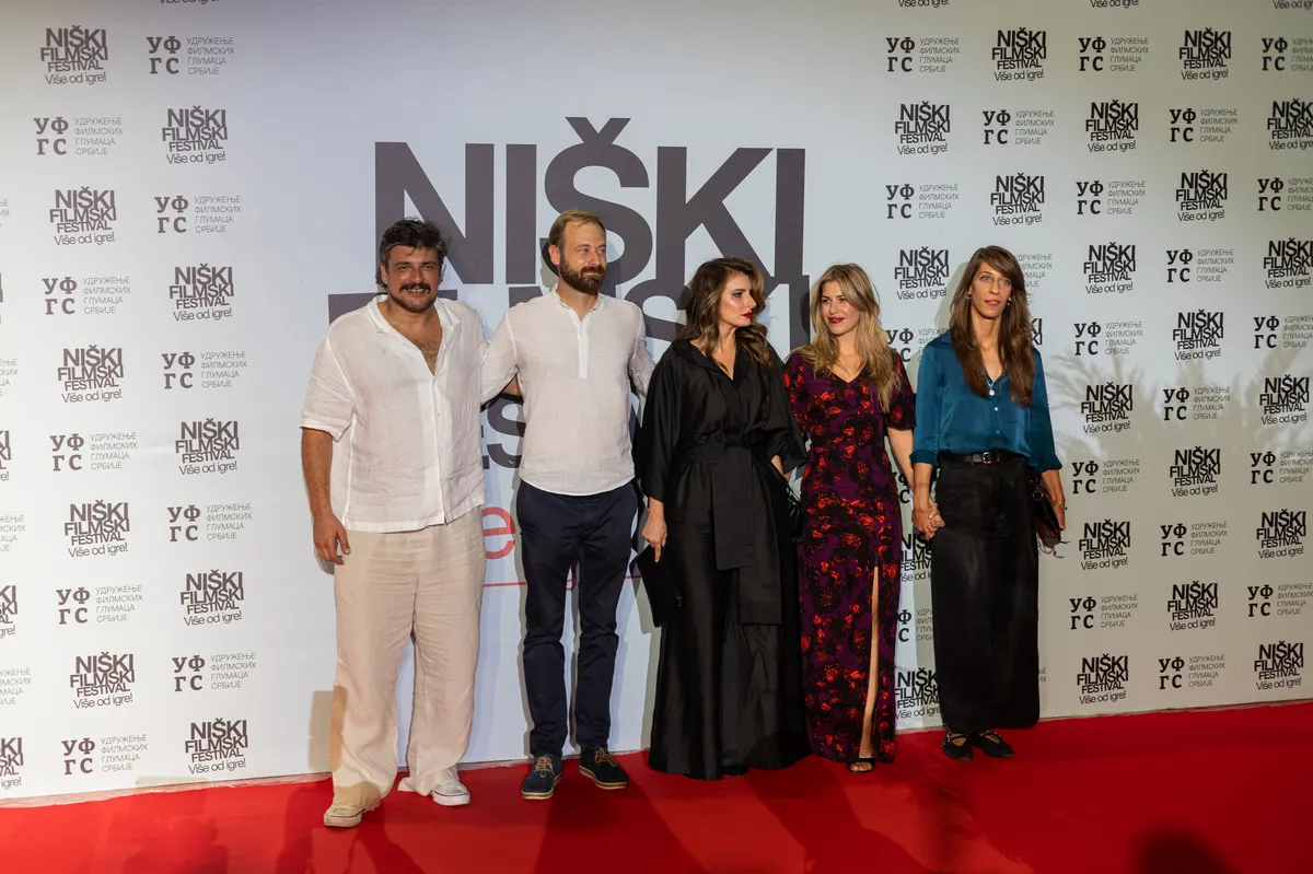 Drugo veče Filmskog festivala u Nišu: Andrija Kuzmanović, Tihomir Stanić i Hana Selimović na crvenom tepihu