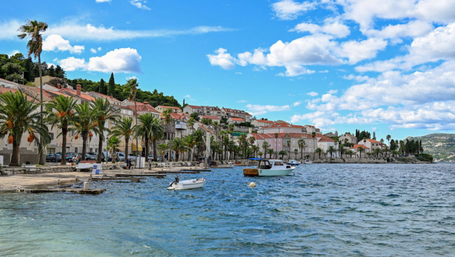 Zagađenje fekalijama u moru na Korčuli