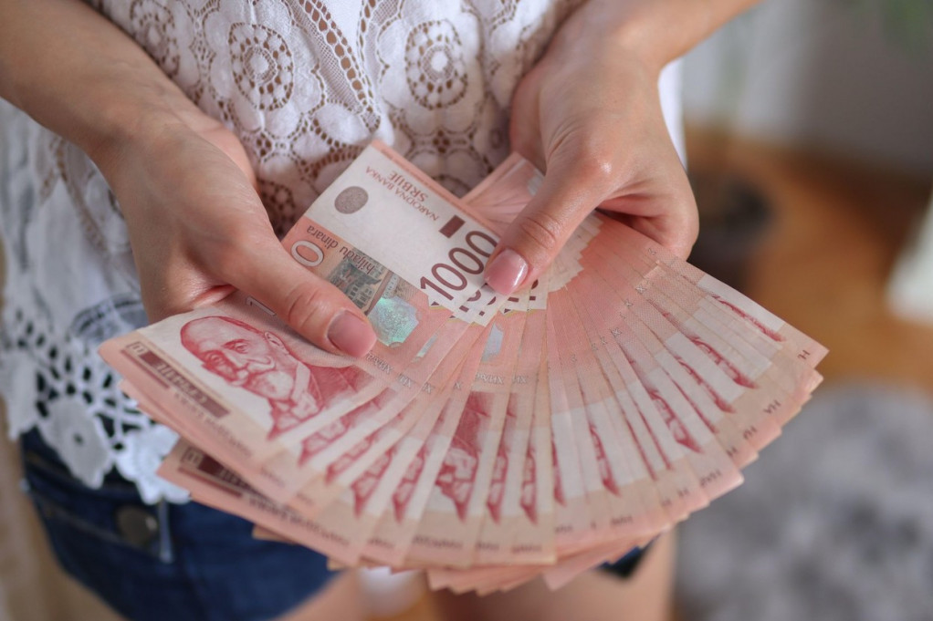 Država deli skoro tri milijarde dinara: Evo ko sve može da dobije kredite i bespovratnu pomoć