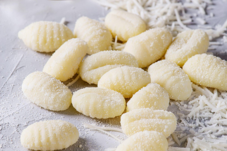 Imate višak krompira? Napravite mekane domaće njoke za manje od pola sata (RECEPT)