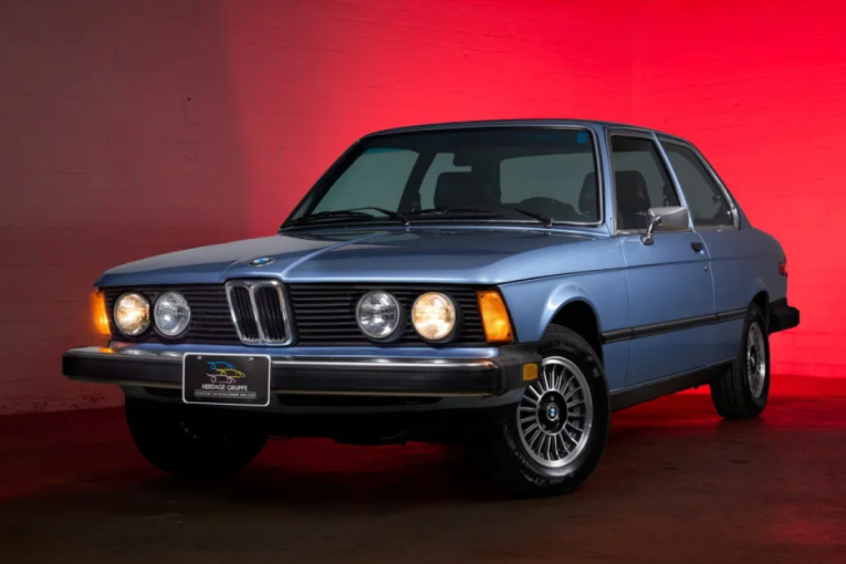 Vozio ga je isti čovek više od 40 godina: Pogledajte kako danas izgleda ovaj BMW iz 1977. godine
