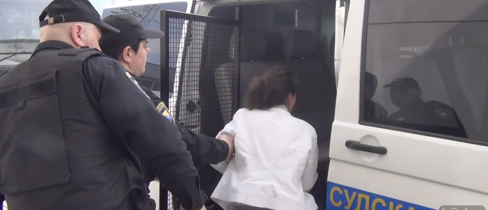 Iz zatvora u Tuzli potvrdili za Danas da Elfeta Veseli, koja je ubila dečaka Slobodana, koristi vanzatvorske pogodnosti: „Nikada nije prijavila bilo kakvu poteškoću niti nam se obratila policija“ – Region
