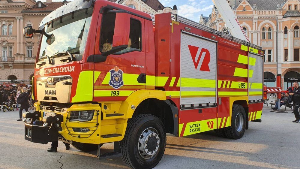 Požar u Centru za reciklažu i otkup otpada u Kraljevu: Zapalila se sedišta automobila