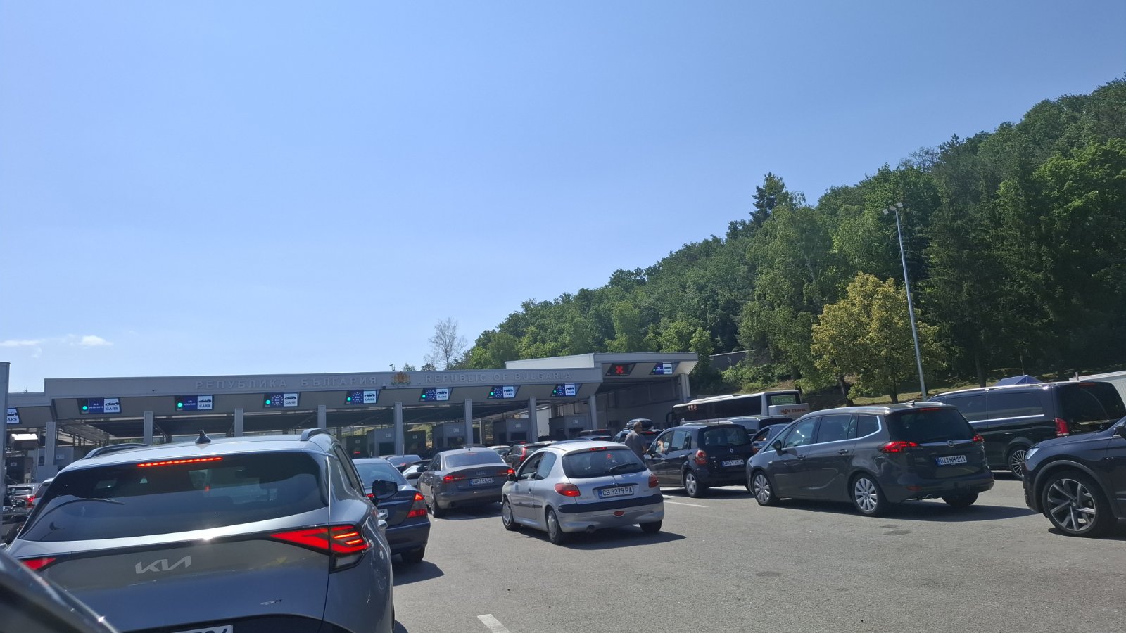 Kolone na izlazu iz Srbije: Na Gradini se čeka pet sati