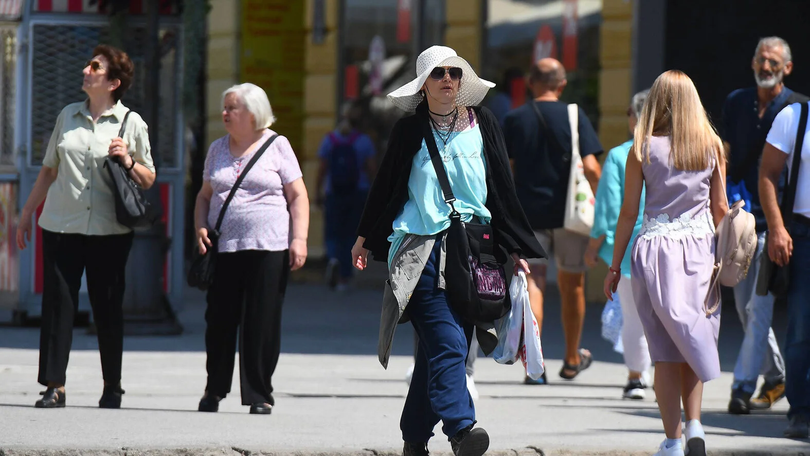 Danas pretežno sunčano i toplije – Društvo