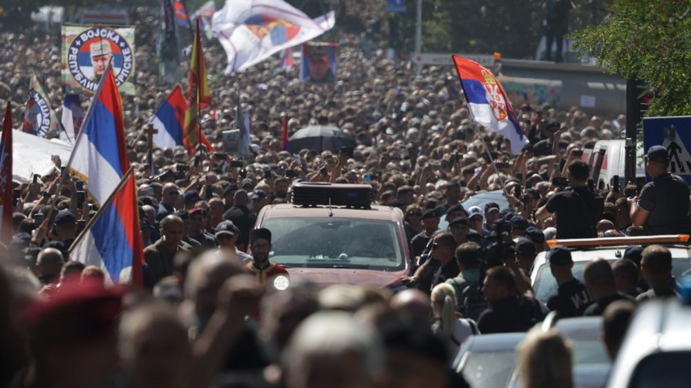 „Mladićeva sahrana za neke kandidate nije mogla da dođe u boljem trenutku“: Kurt Basener o predstojećim izborima u Srbiji i BiH – Region