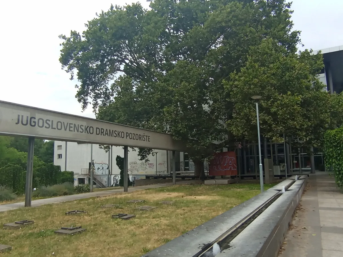 Glumci JDP-a performansom otvorili novu sezonu pozorišta: "Naša borba i dalje traje"