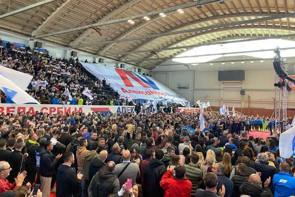 Opsadno stanje u Nišu pred dolazak Vučića: Ogroman pritisak na zaposlene da sačekaju predsednika, čak i na one koji nisu u SNS