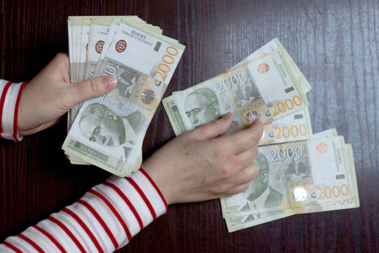 Počela prijava za 6.000 dinara: Tri podatka i gotovo – evo ko mora da se prijavi, a kome novac stiže automatski!