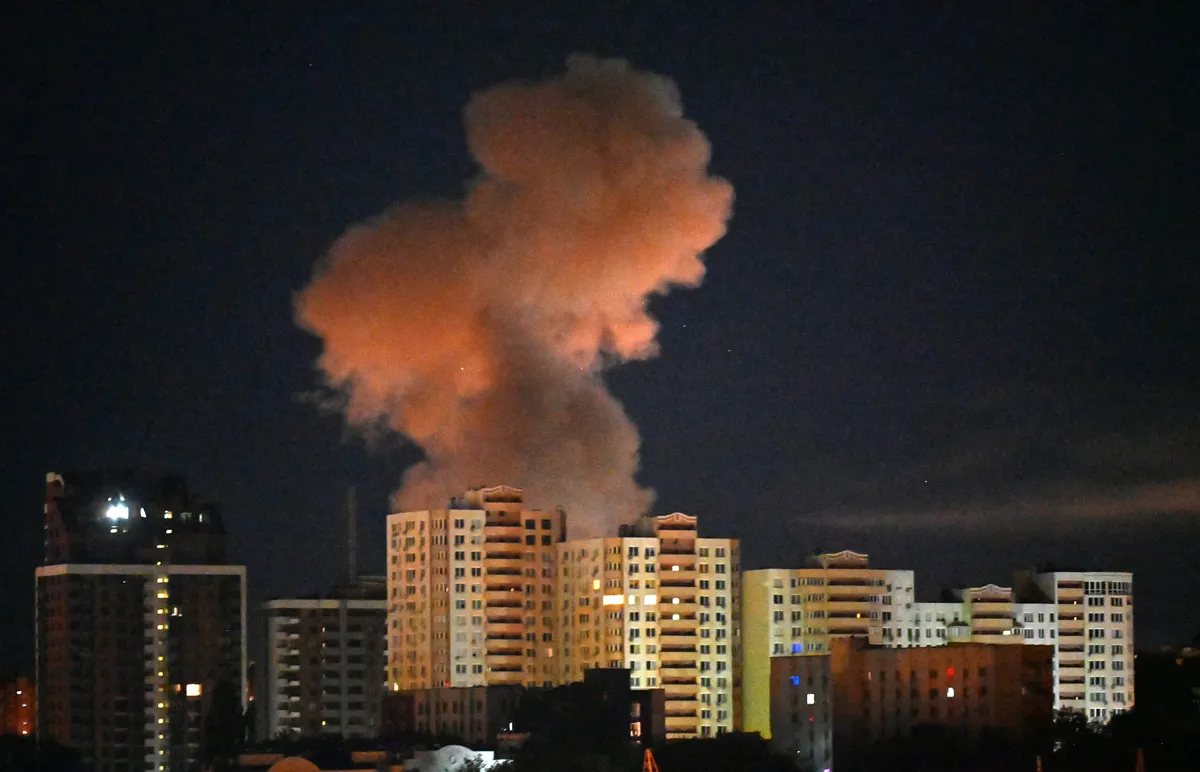 VIDEO Gore zgrade u Kijevu nakon žestokog napada: Pogledajte prve snimke