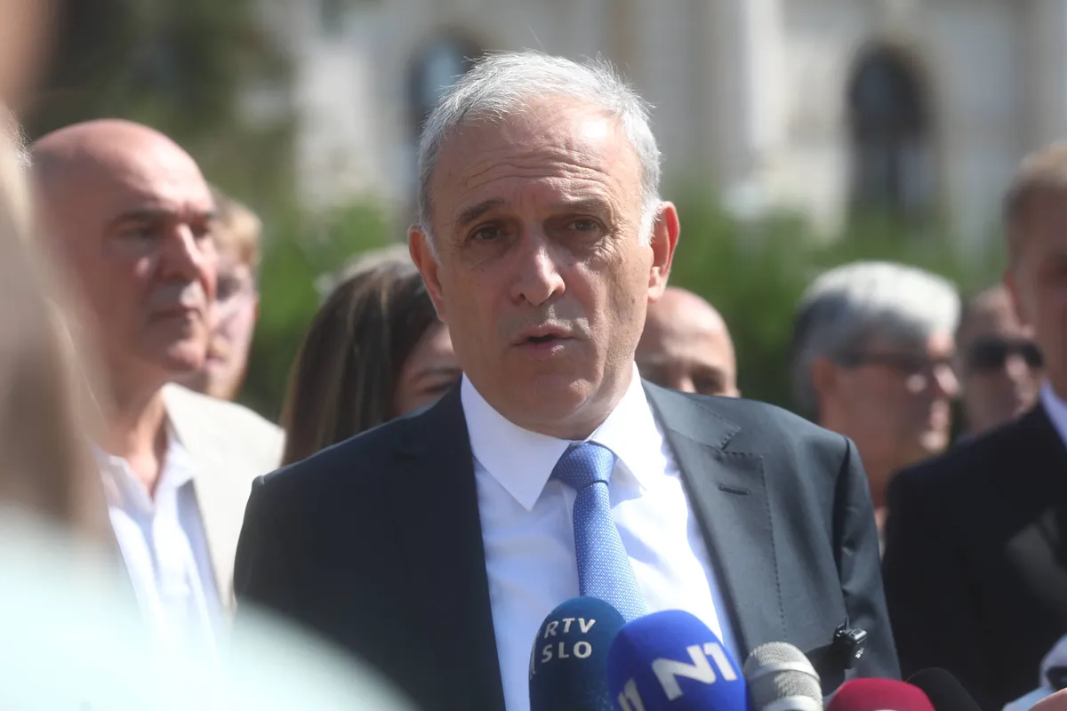 Ponoš (SRCE): Vučić prvi put ide na izbore sa stavom da Srbija neće u EU