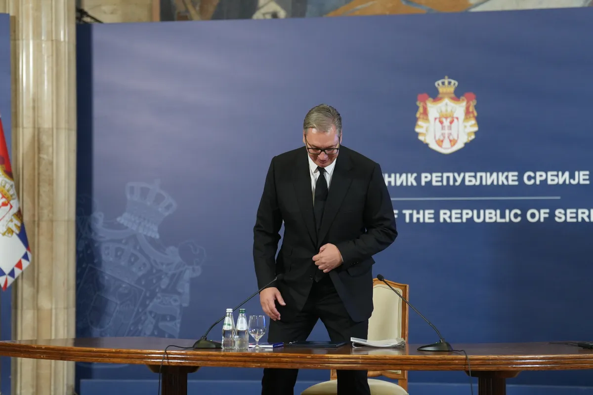 Oglasili se radnici RTS-a nakon rekordno dugog Dnevnika 2: „Od 86 minuta trajanja čak 63 su bila oda odlazećem predsedniku“