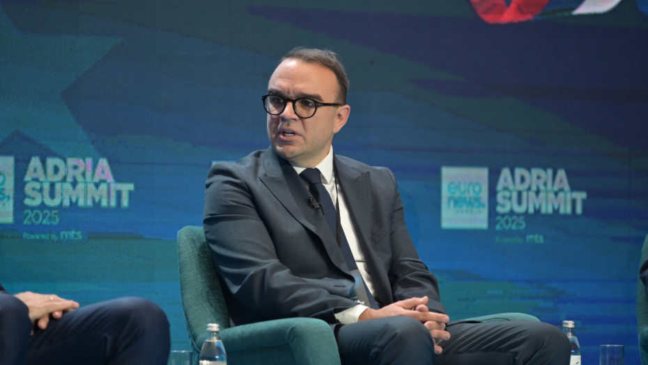 Konaković ne može da protera zaposlene iz ambasade