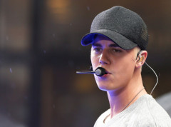 Džastin Biber iznenada održao akustični koncert u parku Makartur u Los Anđelesu