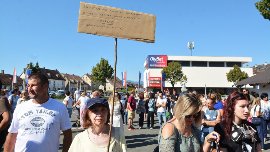 Protest zbog ilegalno odloženog otpada kod Gospića
