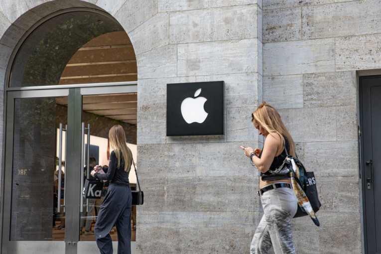 Stigao prvi savitljivi iPhone: Pogledajte kako izgleda! (VIDEO)