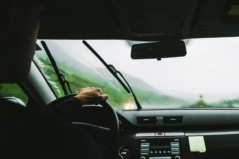 Ugasili ste automobil, a brisači nisu na svom mestu? Evo zašto ovaj problem ne treba ignorisati